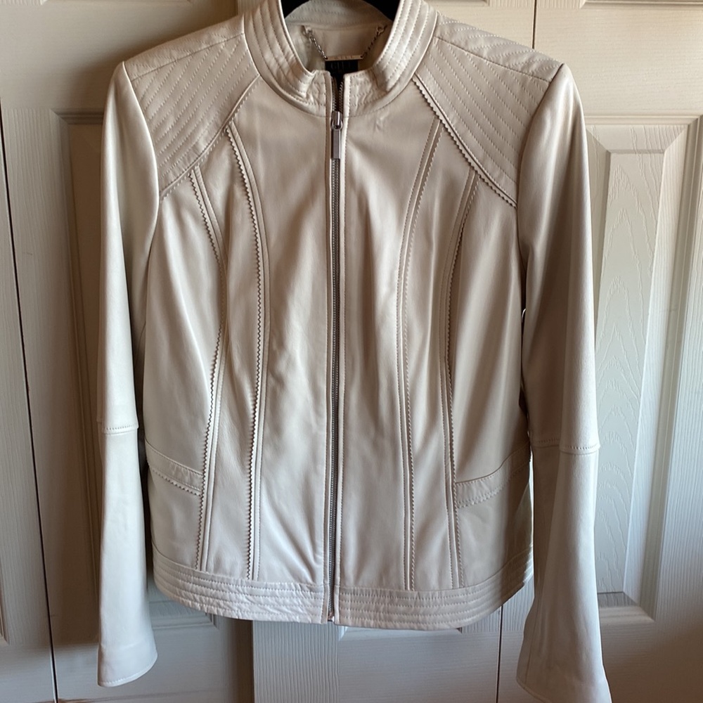 G.I.L.I. EUC Fitted Lined Zipper Close Leather Jacket Size 12 - Picture 3 of 11